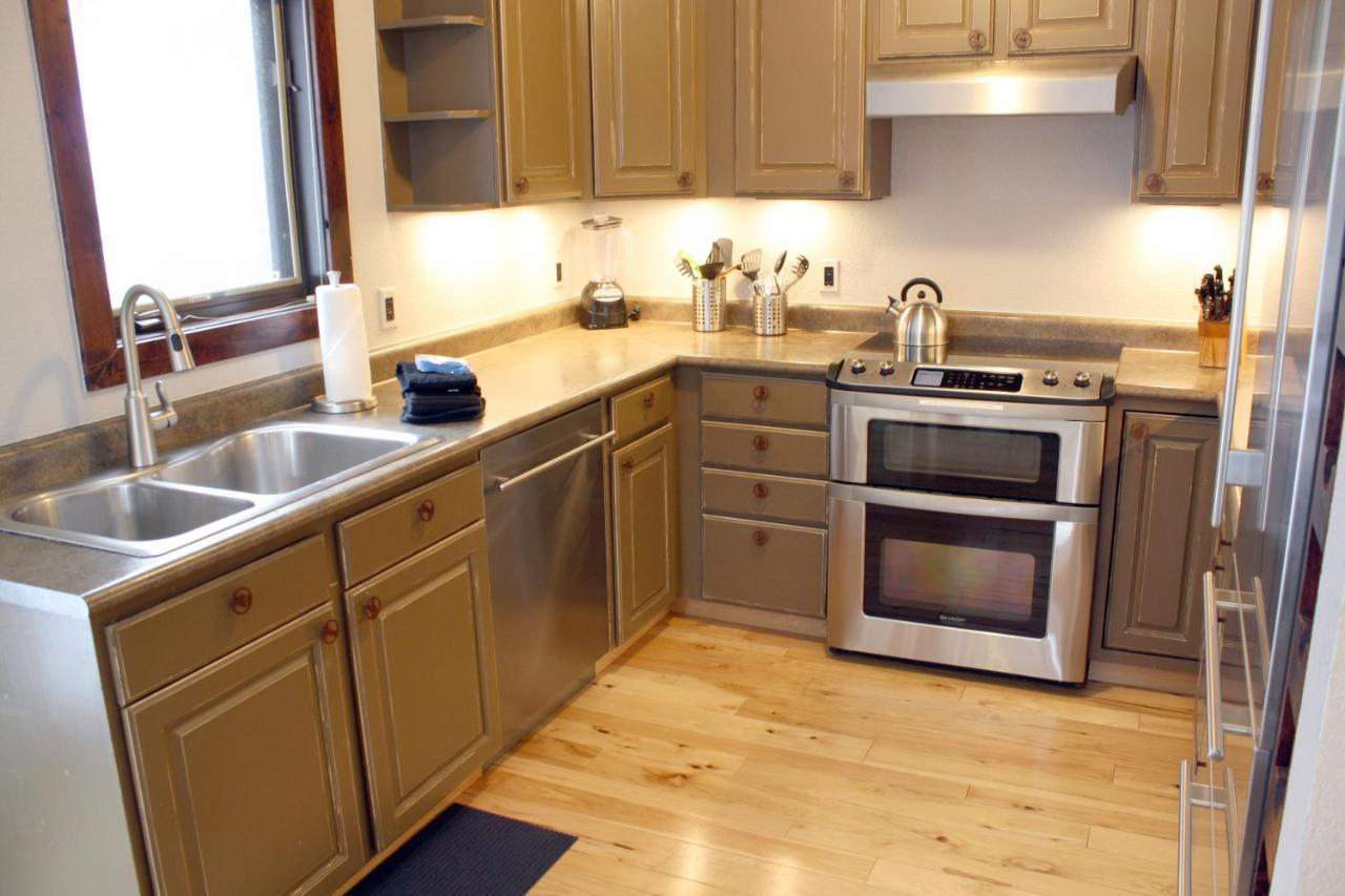 Pinecreek #E - 3 Bedroom - Pool And Hot Tub Access - Close To Town - Shuttle To Slopes Breckenridge Exterior photo